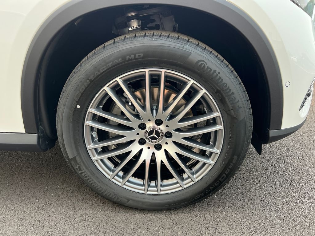 New 2026 Polar White Mercedes-Benz GLC 300 image 35
