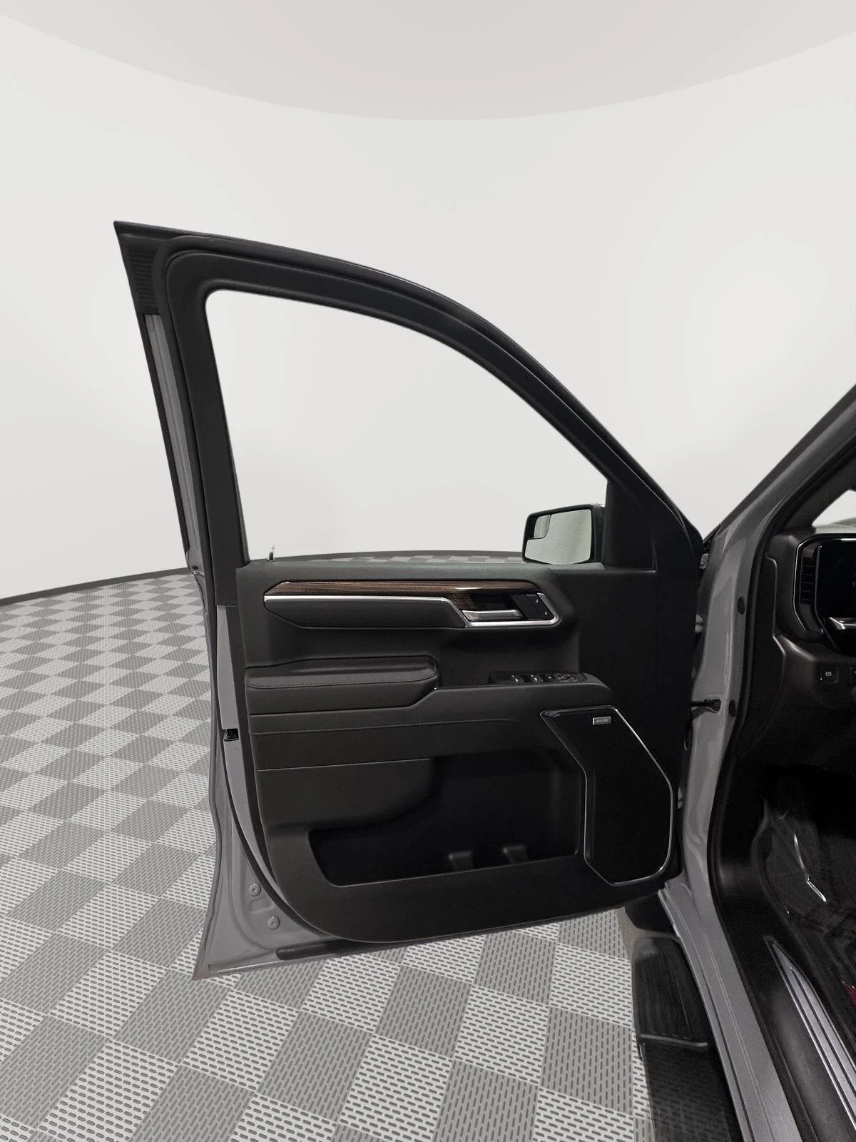 Used 2025 Slate Gray Metallic Chevrolet RST image 17