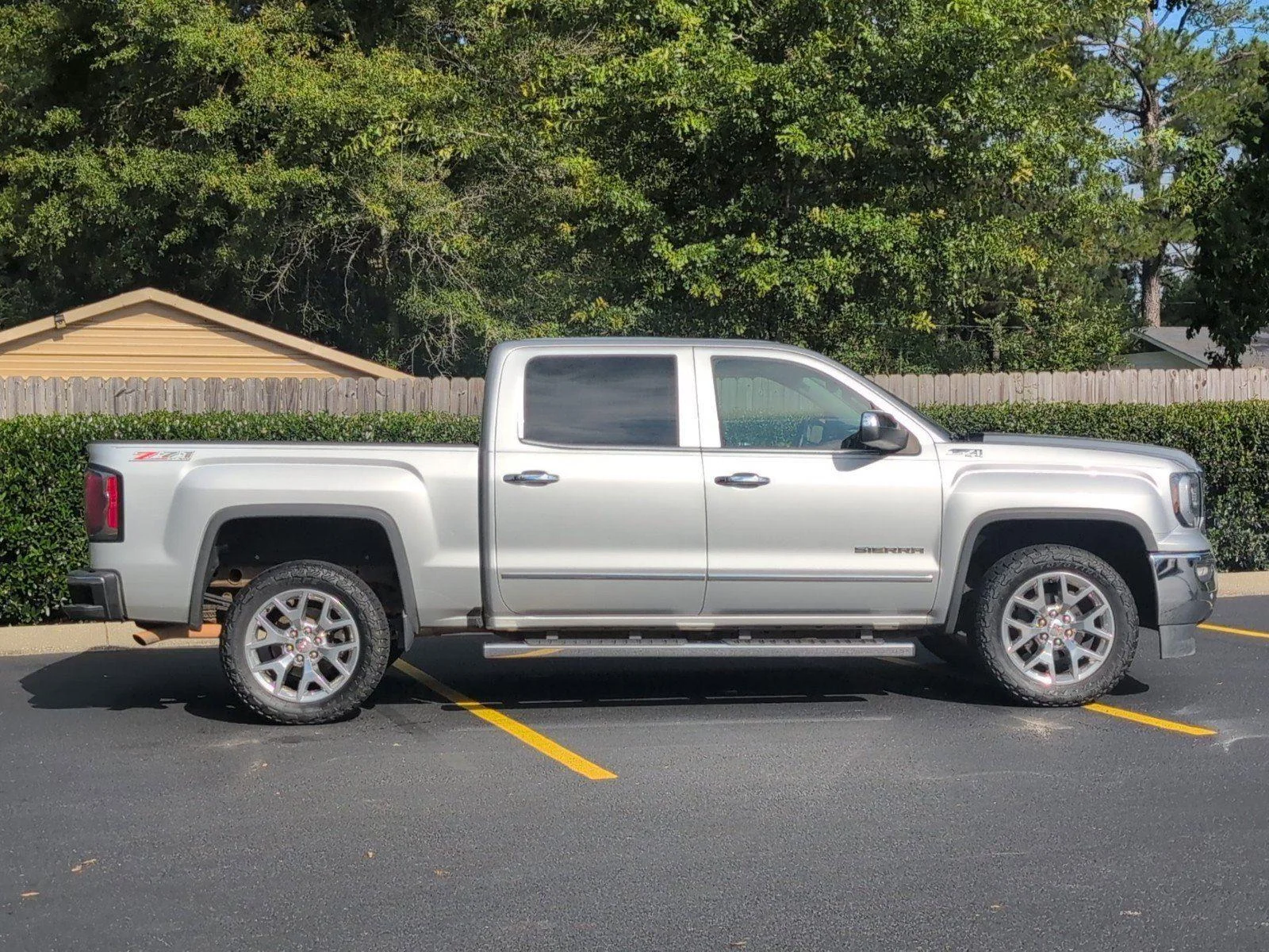 Used 2018 Quicksilver Metallic GMC SLT image 8