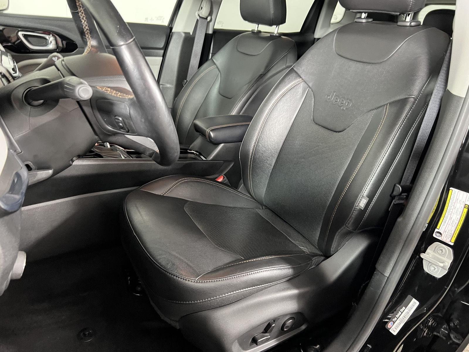 Used 2022 Diamond Black Crystal Pearlcoat Jeep Limited image 15