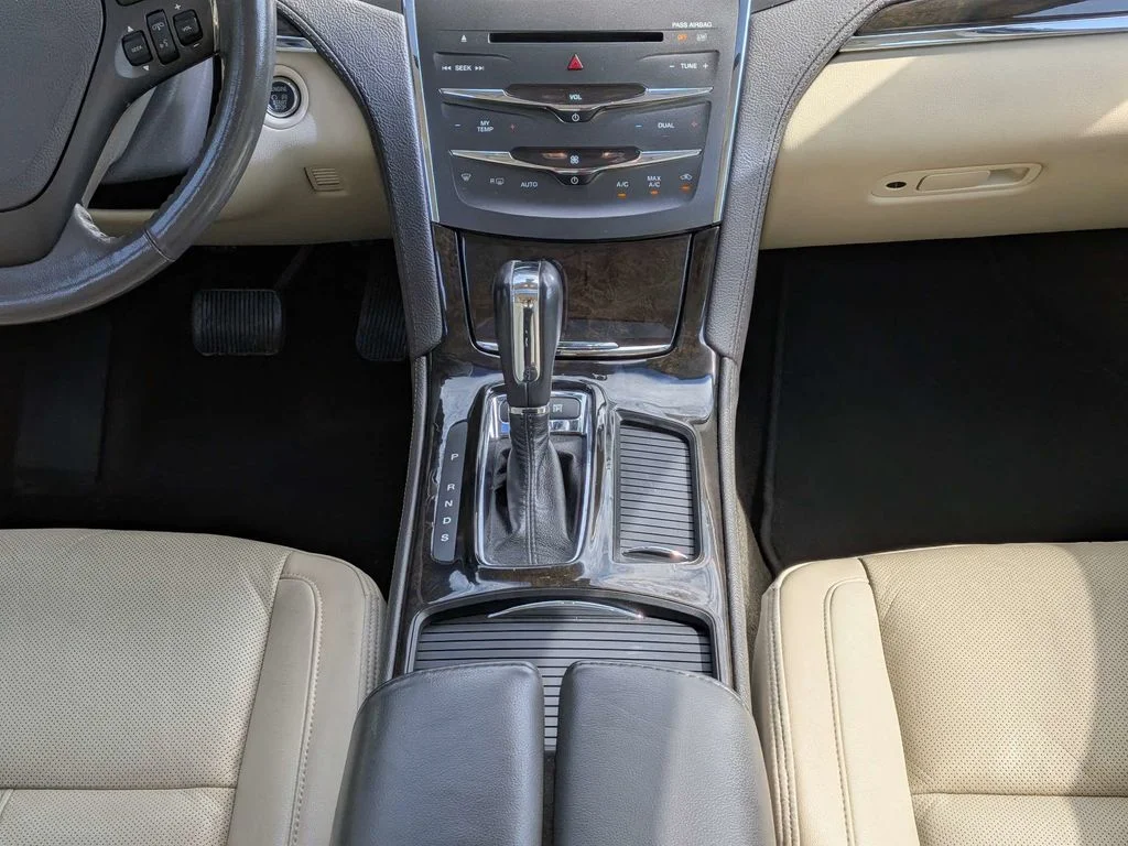 Used 2013 Beige Lincoln Base image 17
