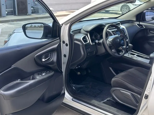 Used 2019 Silver Nissan S image 9