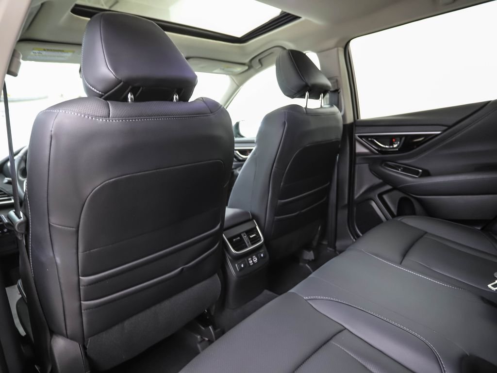 Used 2023  Subaru  image 18