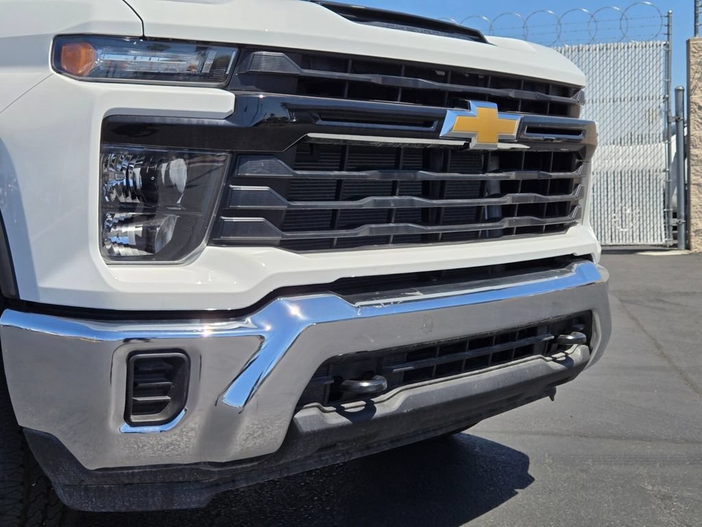 New 2026 Summit White Chevrolet WT image 2