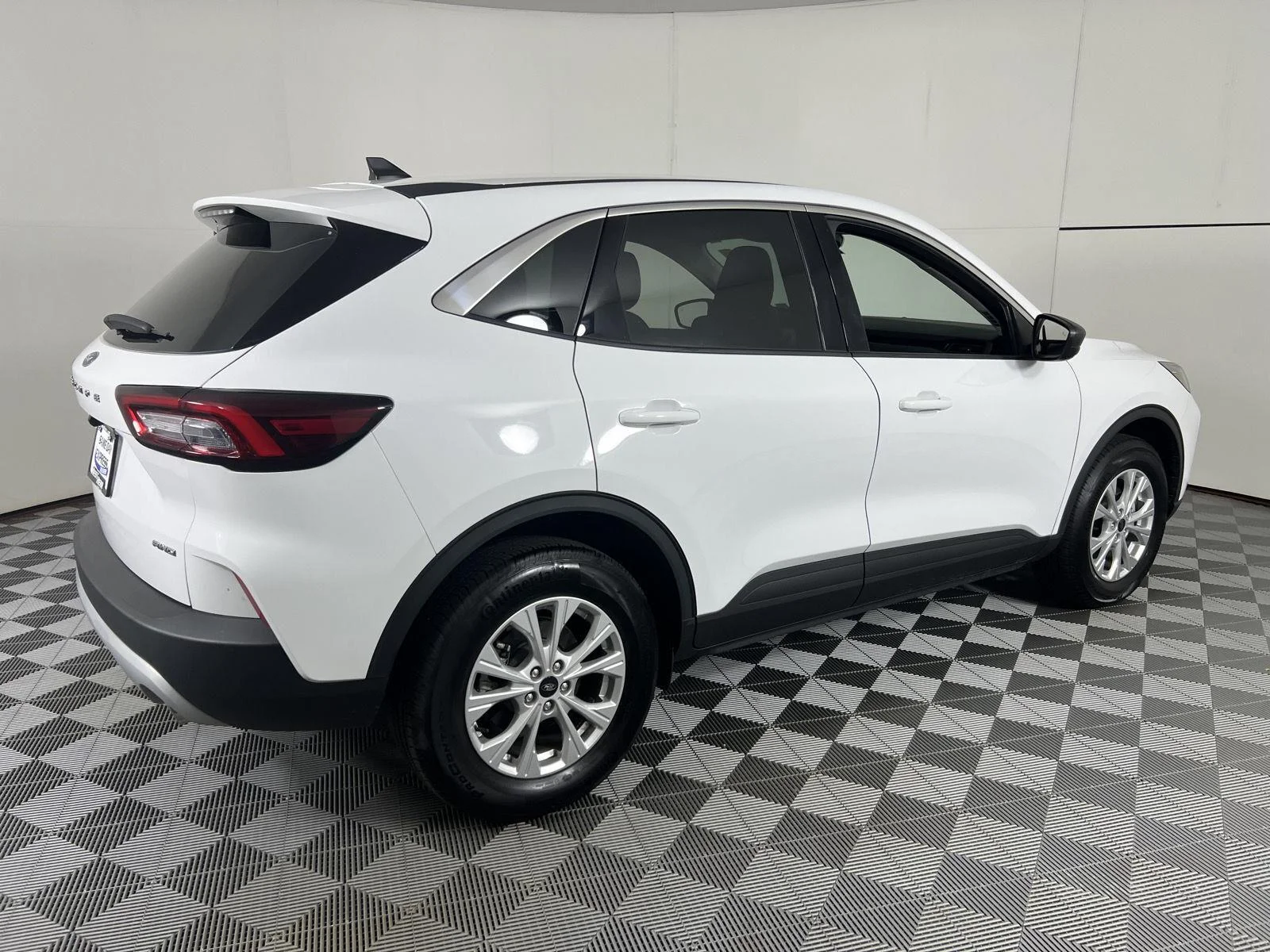 Certified Used 2024 Oxford White Ford Active image 10