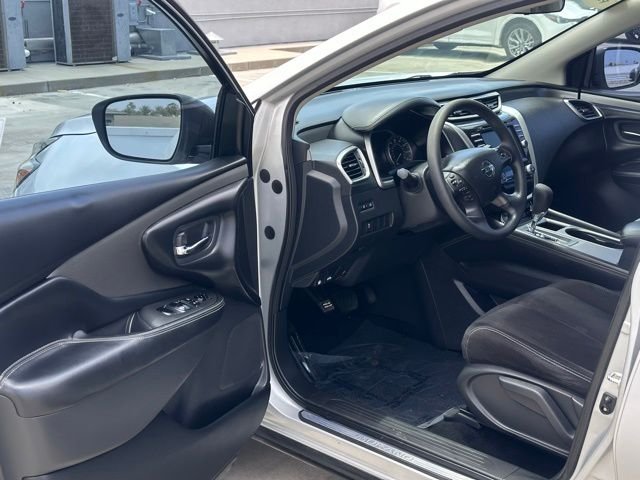 Used 2019 Silver Nissan S image 9