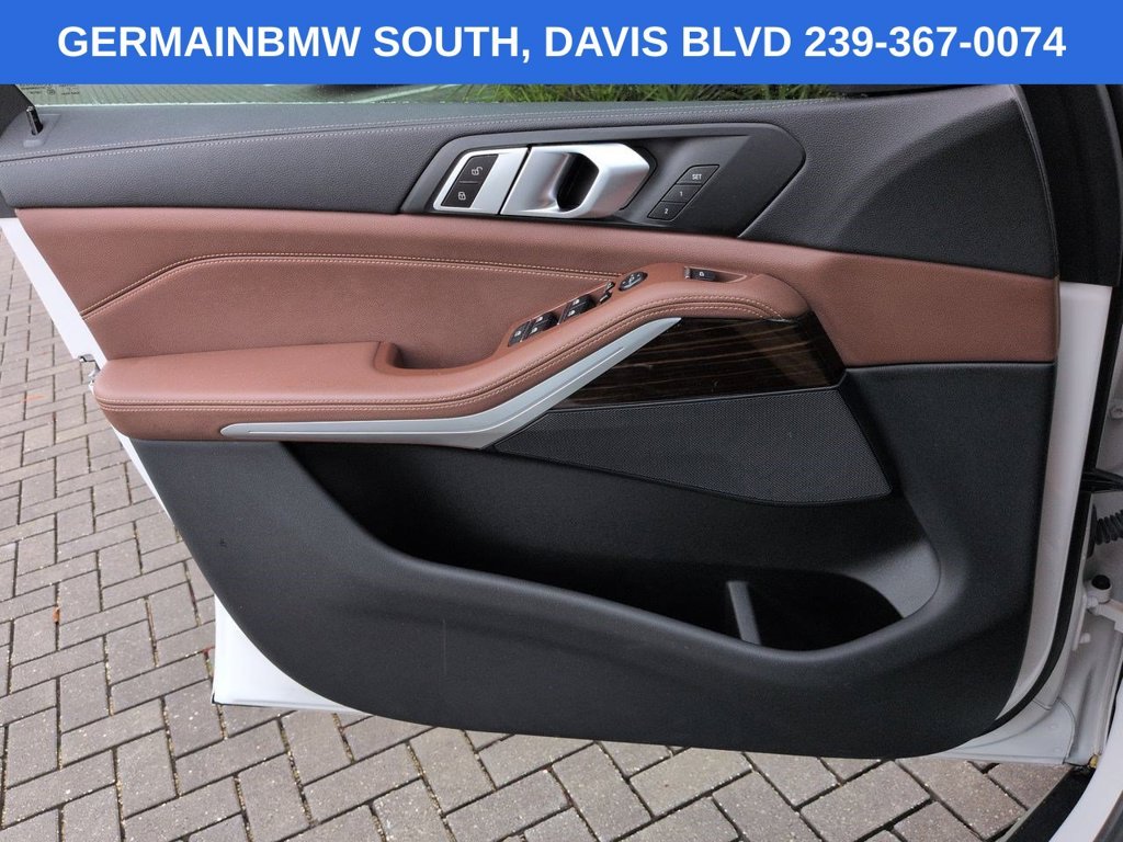 Used 2021 White Metallic BMW sDrive40i image 30
