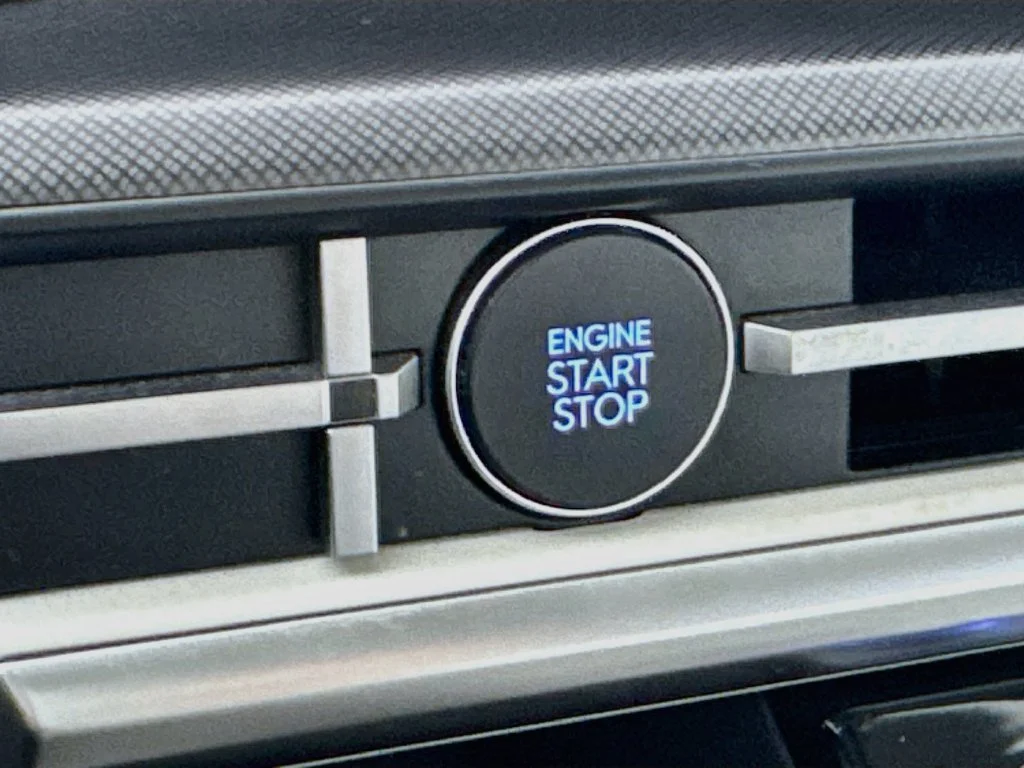Used 2025 Green Hyundai SEL image 19