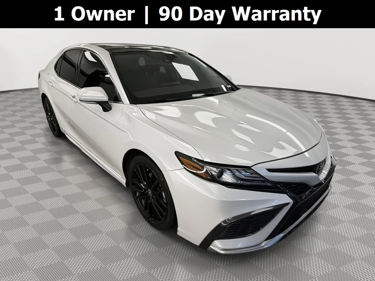 Used 2021 Wind Chill Pearl Toyota XSE image 1