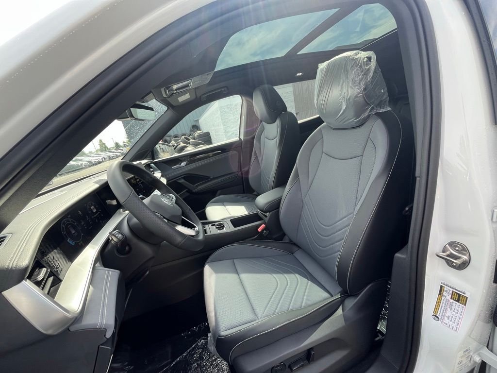 New 2026 White/off-white Volkswagen 2.0T SE R-Line Black image 10