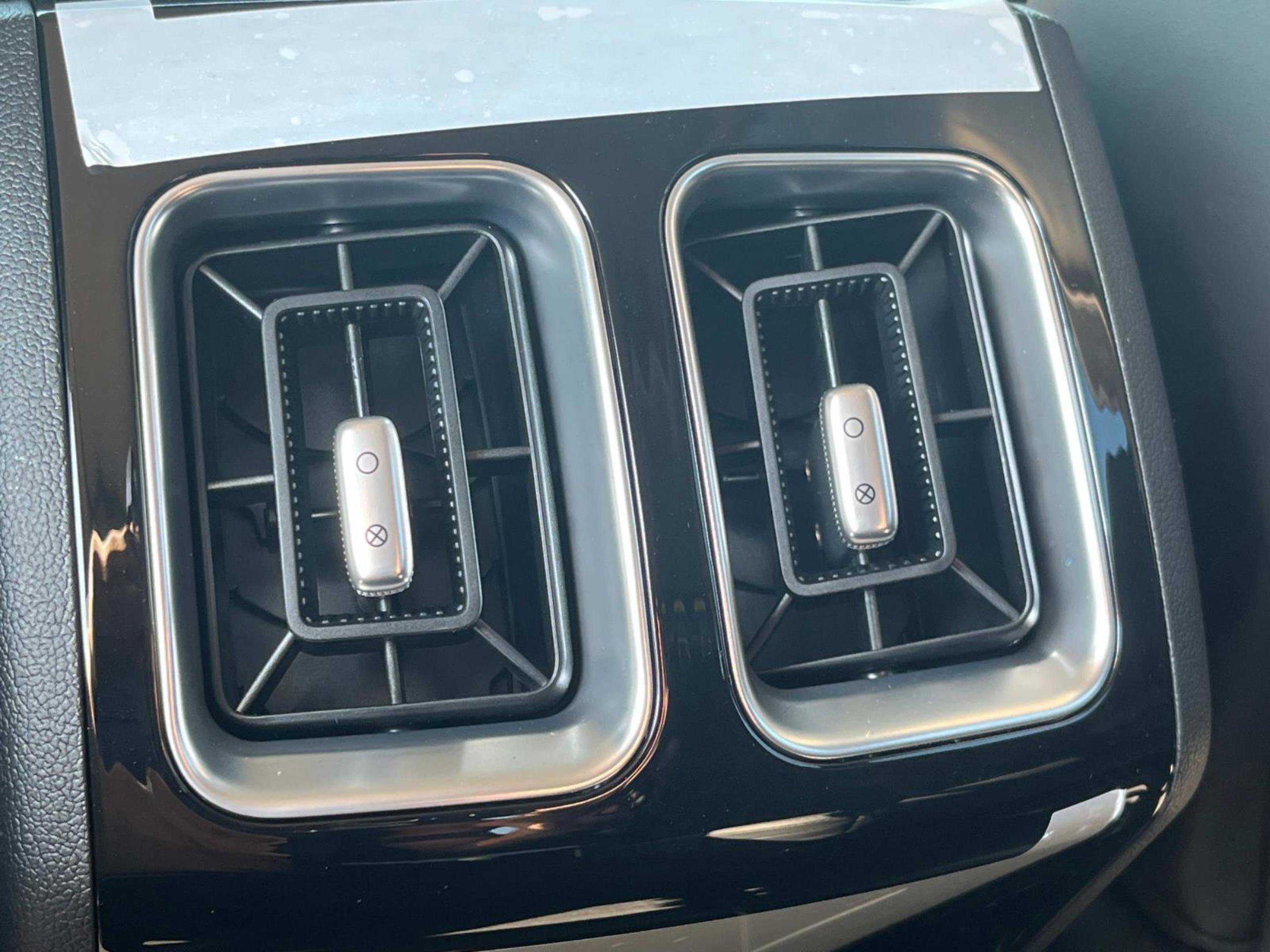 New 2025 Wolf Gray Kia X-Line SX AWD image 19