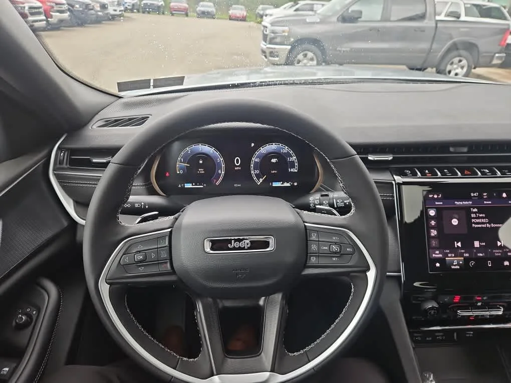 New 2026 Silver Zynith Jeep Laredo X image 25