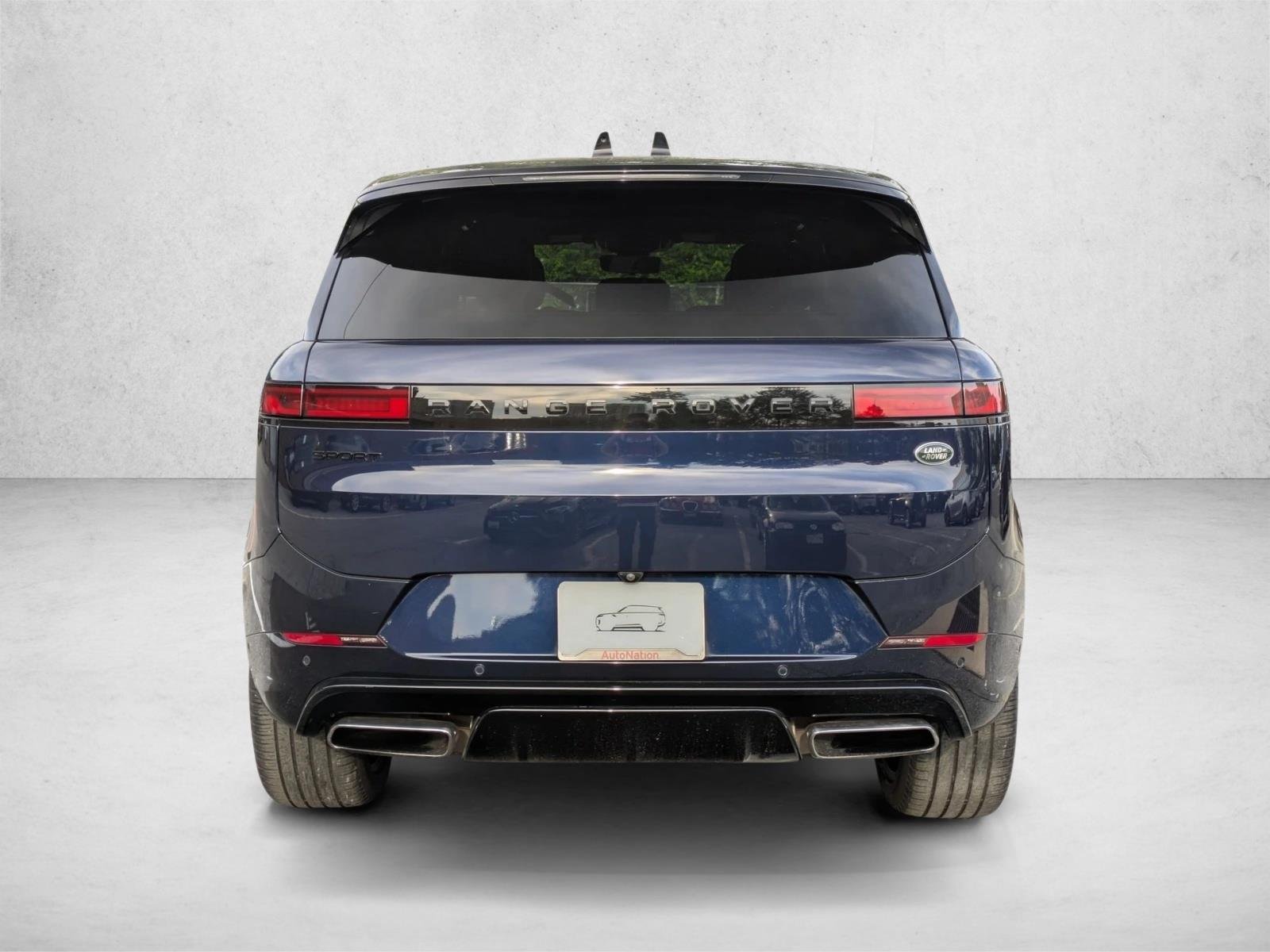 Used 2023 Portofino Blue Metallic Land Rover SE Dynamic image 7