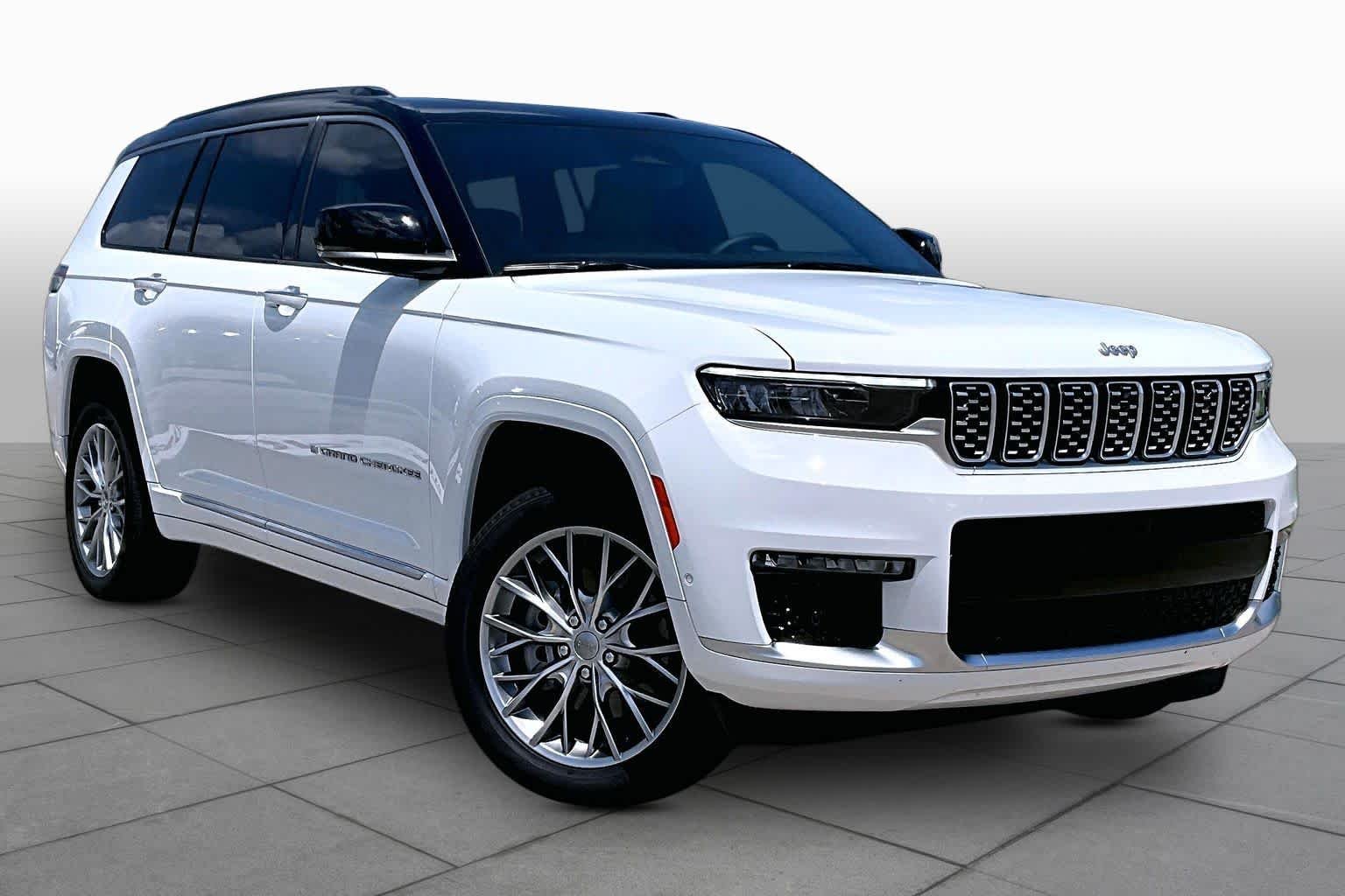 Used 2025 Bright White Clearcoat Jeep Summit image 3