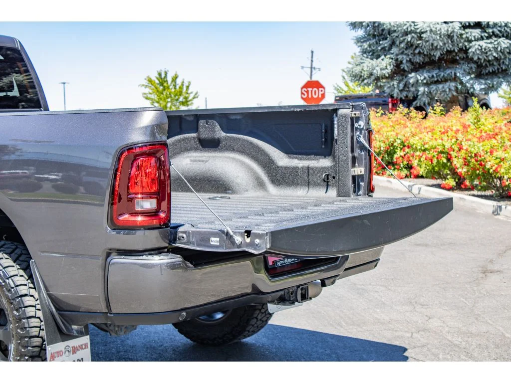 Used 2025 Granite Crystal Metallic Clearcoat Ram Big Horn image 10