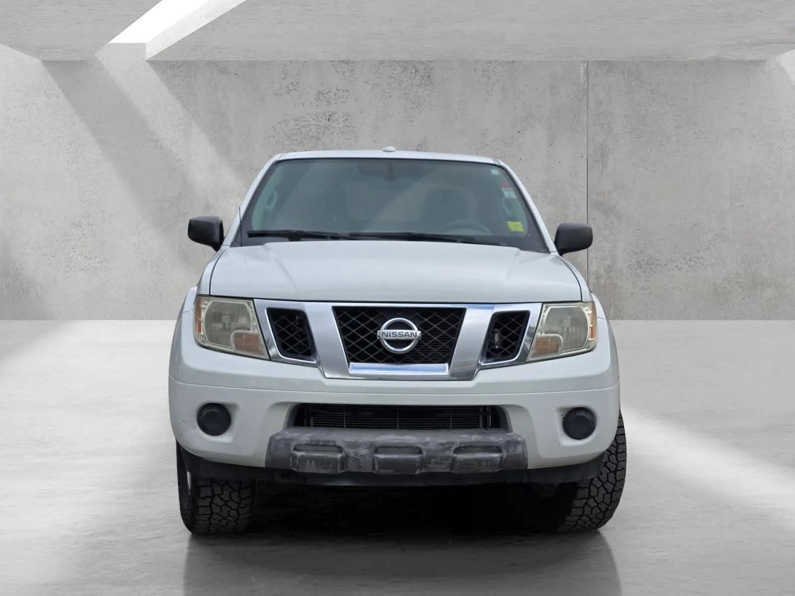 Used 2016  Nissan SV image 2