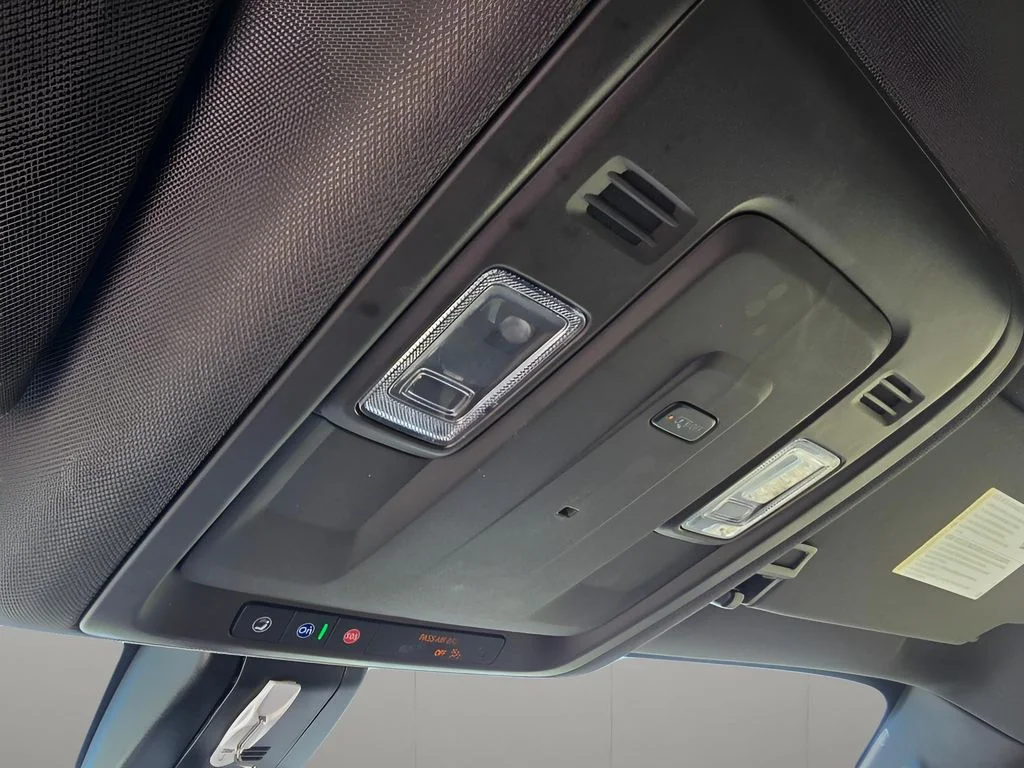 Used 2022 Summit White GMC SLE image 17