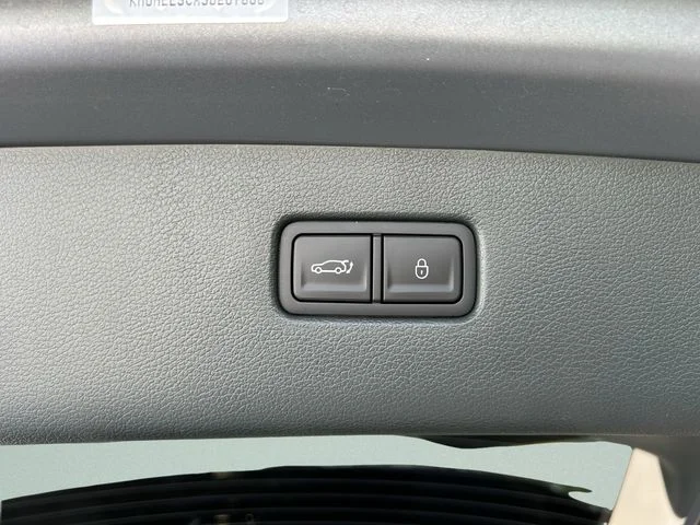 Used 2025 Silver Genesis 3.5T Prestige image 17