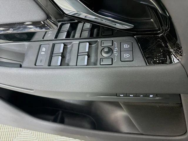 Used 2026 Blue Land Rover S image 19