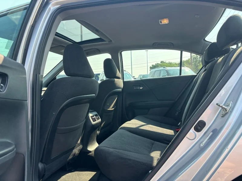 Used 2014 Alabaster Silver Metallic Honda EX image 10