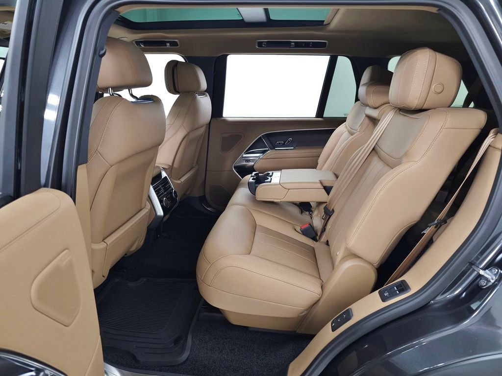 New 2026 Carpathian Grey Land Rover SE image 40