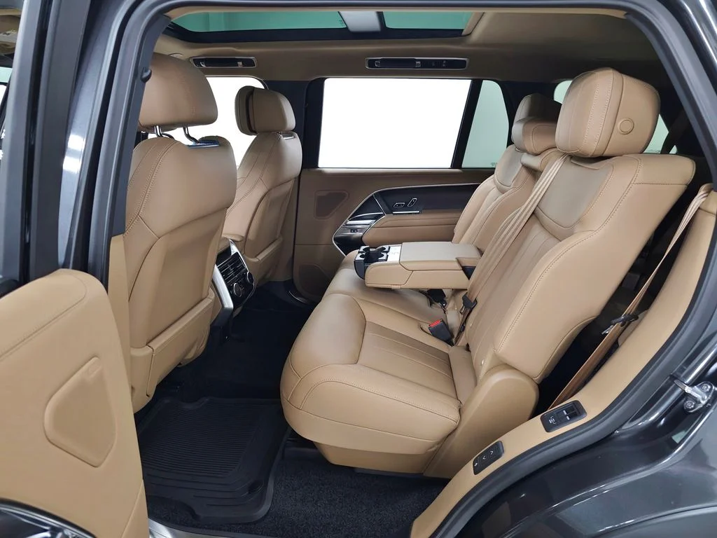 New 2026 Carpathian Grey Land Rover SE image 39