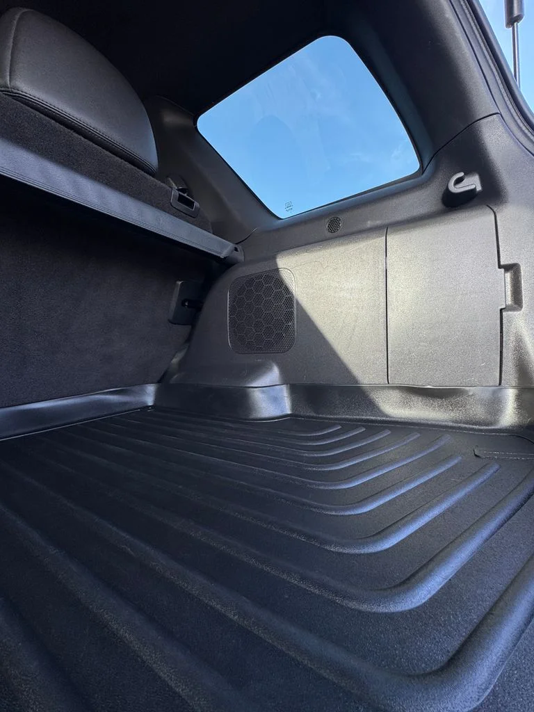 Used 2011 White Suede Ford Limited image 12