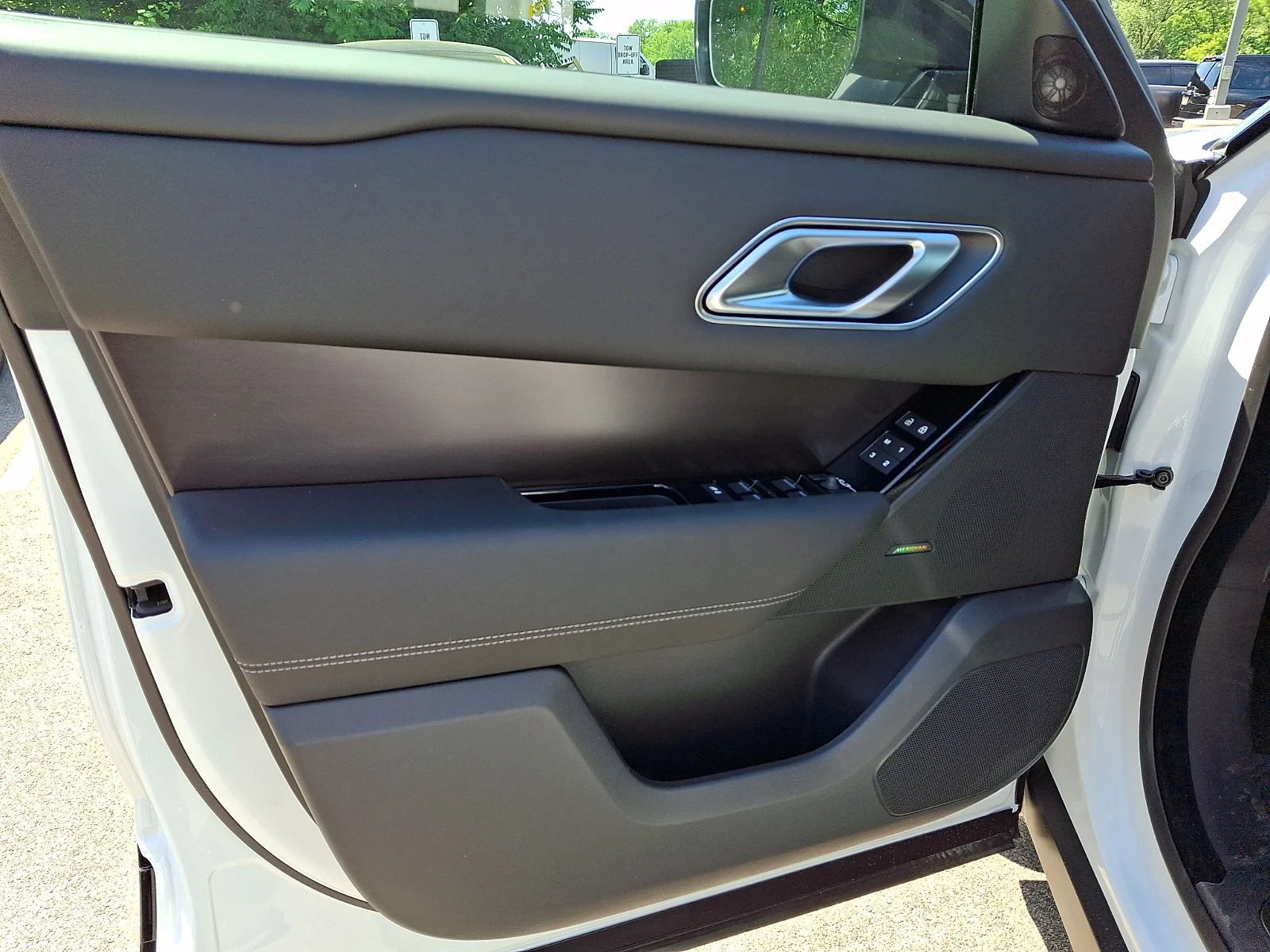 New 2026 Fuji White Land Rover Belgravia Edition image 10
