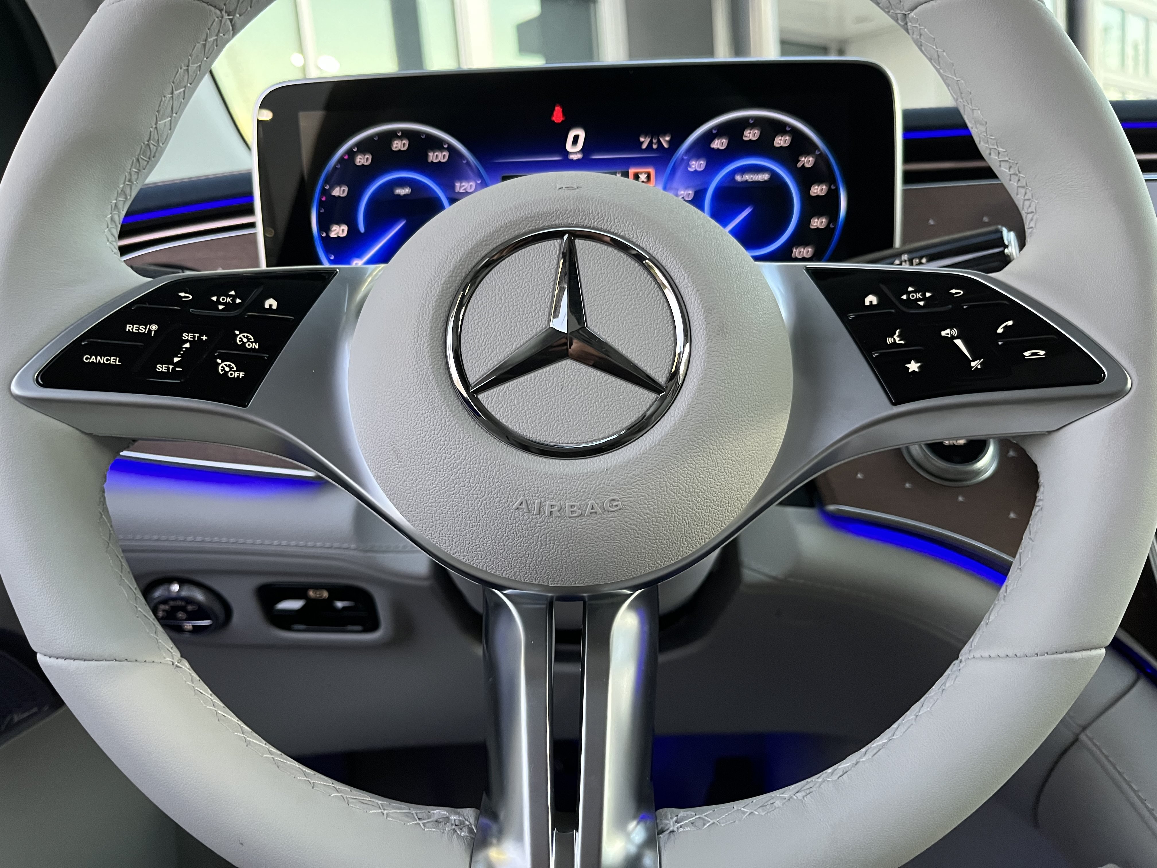 New 2026 POLAR WHITE Mercedes-Benz EQE 320 image 23
