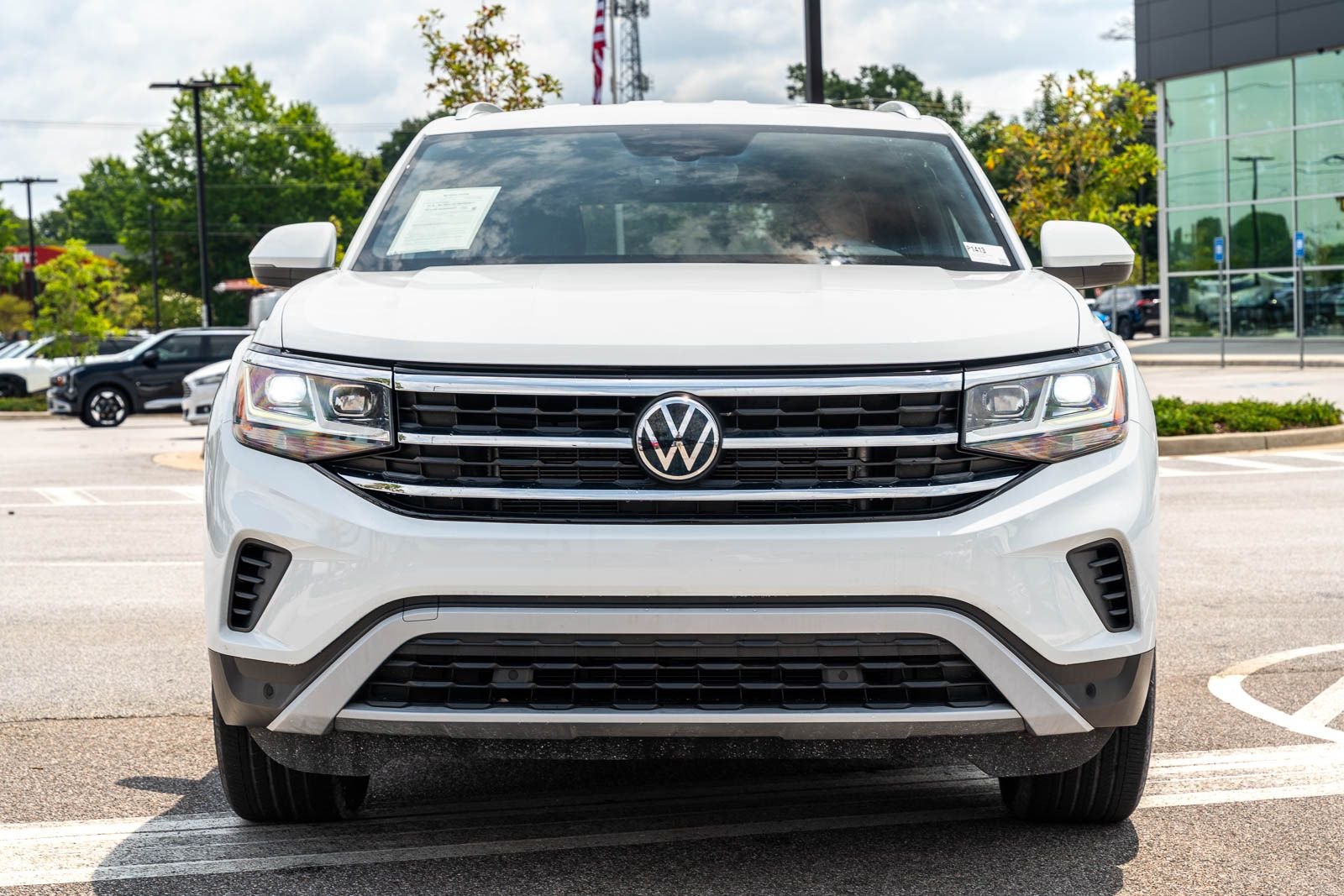 Used 2023 White Volkswagen 3.6L V6 SE w/Technology image 2