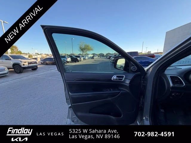 Used 2022 Gray Jeep Laredo X image 9