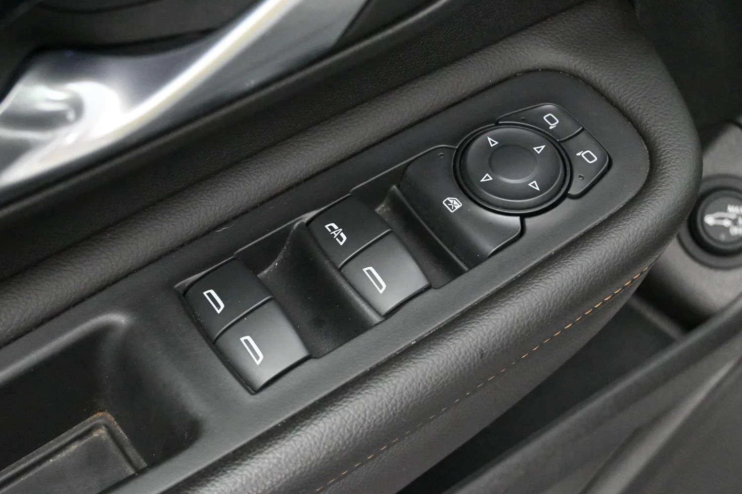 Used 2022 Summit White GMC AT4 image 13