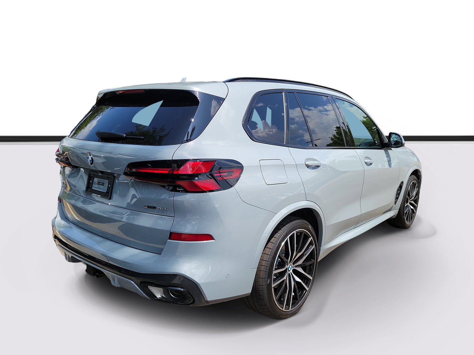 New 2026 Brooklyn Grey Metallic BMW sDrive40i image 4