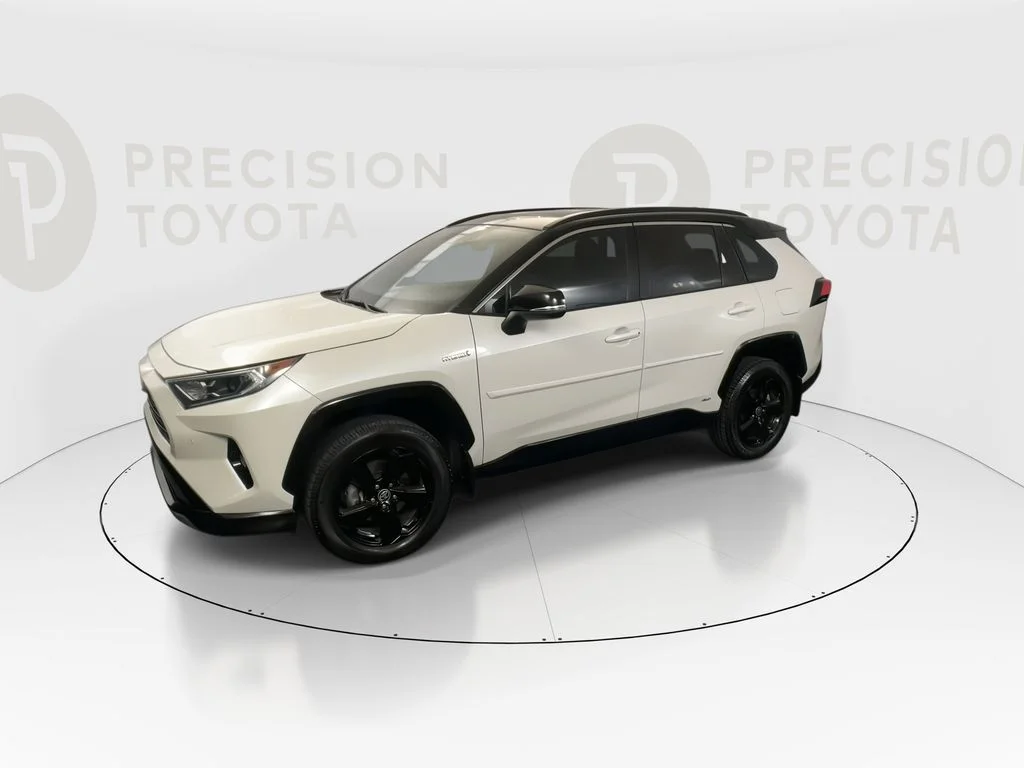 Used 2021 Blizzard Pearl/Midnight Black Metallic Toyota XSE image 9