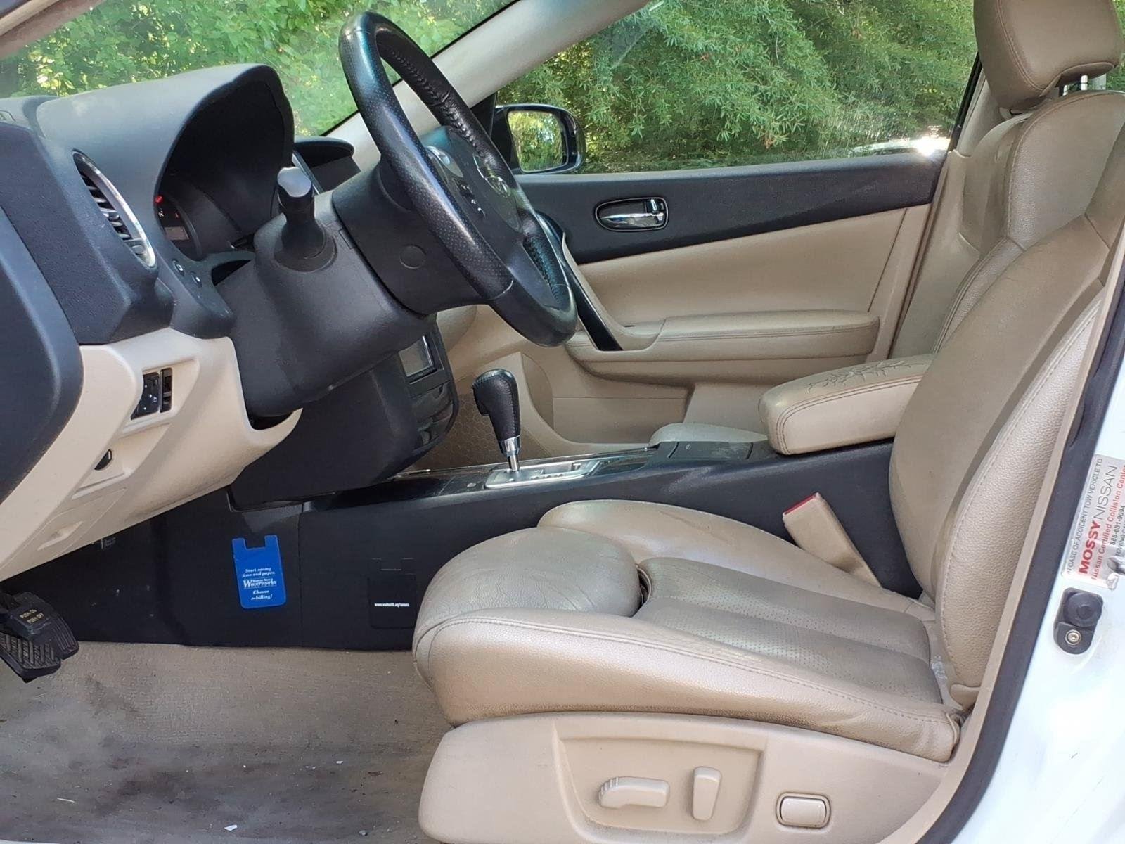 Used 2013 Pearl White Nissan 3.5 SV image 9