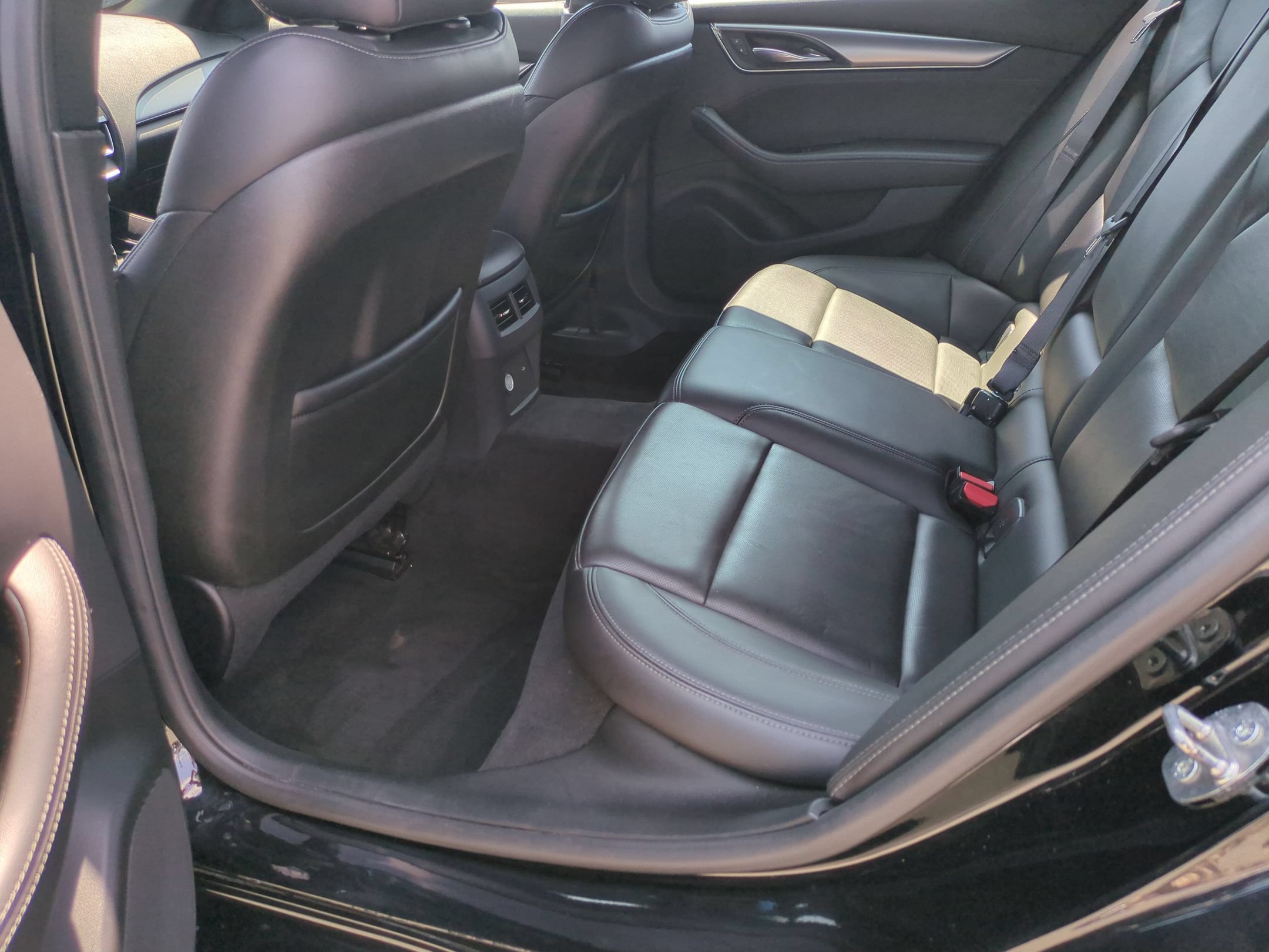 Used 2022 BLACK RAVEN Cadillac Premium Luxury image 29