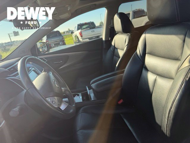 Used 2015 Pearl White Nissan SL image 16