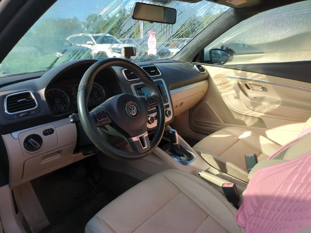 Used 2015 White Volkswagen Komfort Edition image 3