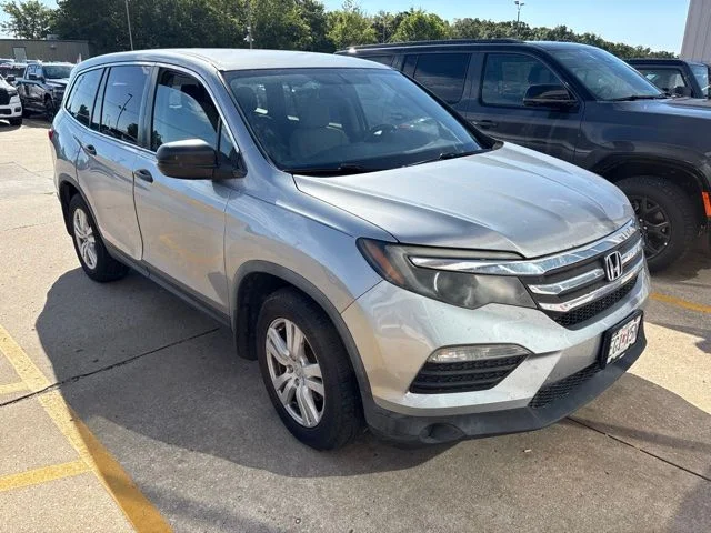 Used 2017  Honda LX image 3