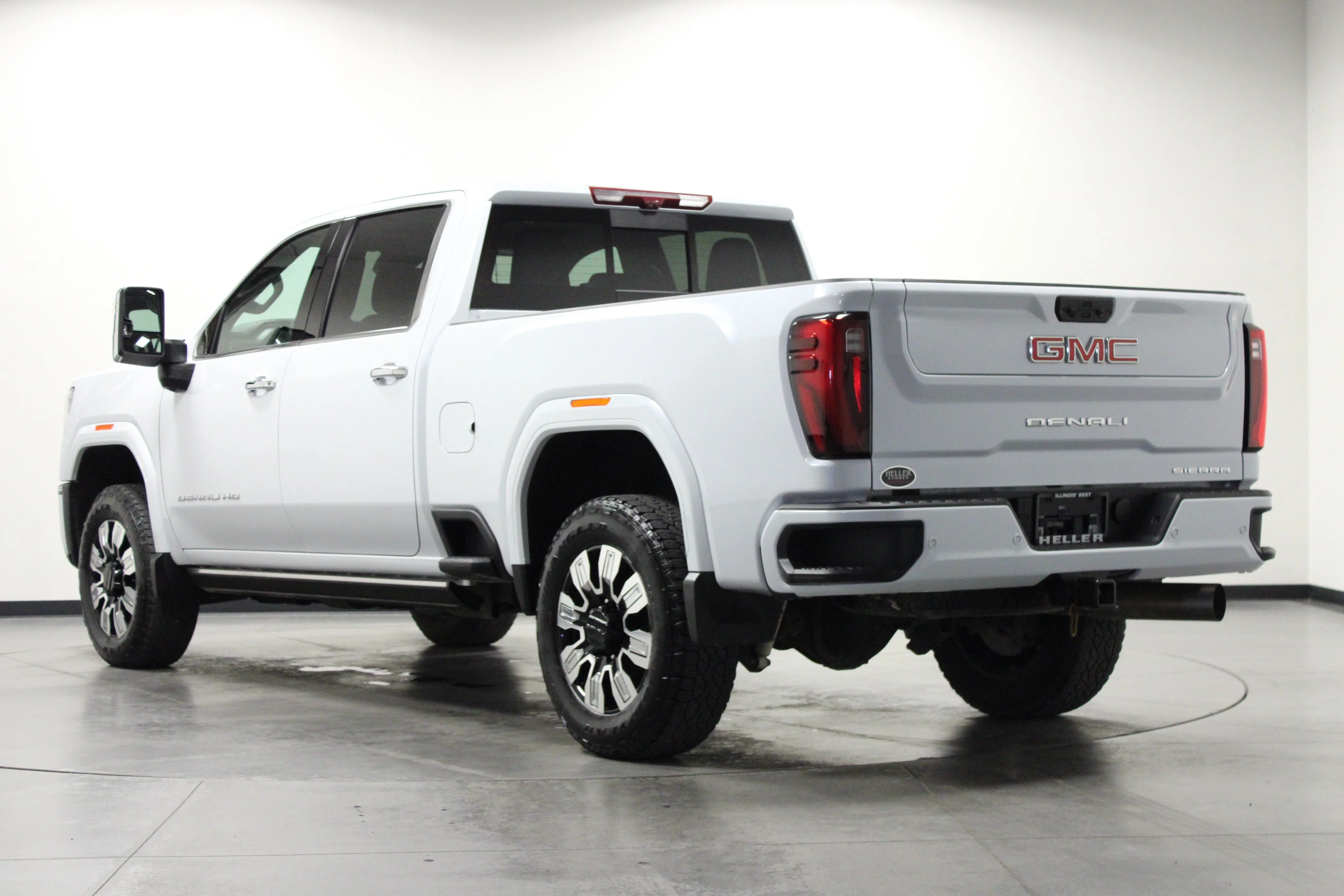 Used 2026 Glacier White Tricoat GMC Denali image 6