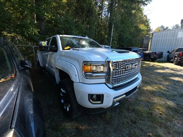 Used 2019 White GMC Denali image 9