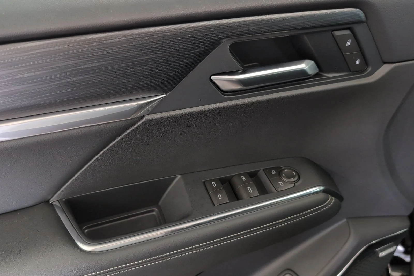 New 2026 Ebony Twilight Metallic GMC Elevation image 11
