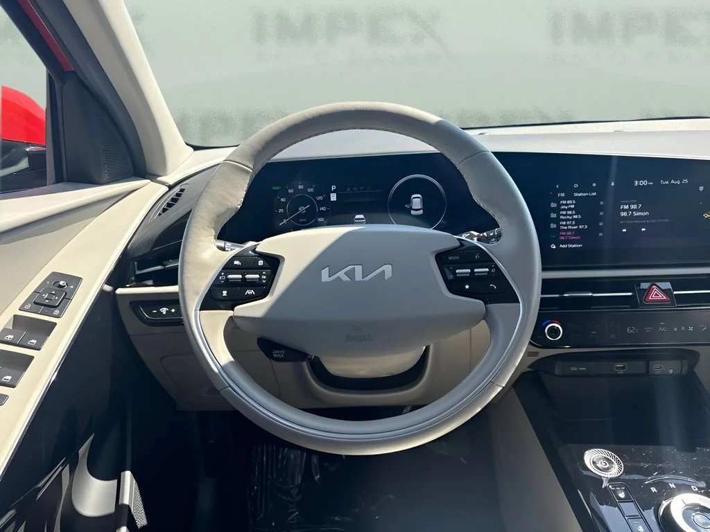 Used 2023 Red Kia Wind image 12