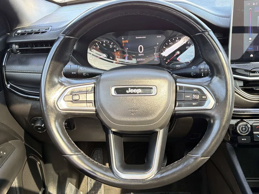 Used 2022 Black Jeep Latitude image 18