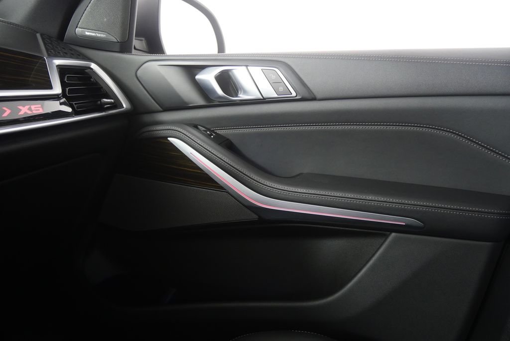 Used 2024 Black Sapphire Metallic BMW xDrive40i image 29