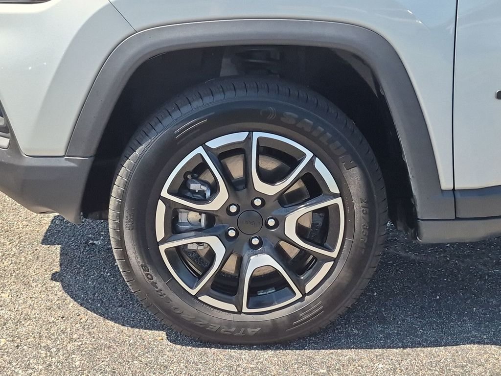 Used 2024 Silver Jeep Trailhawk image 12