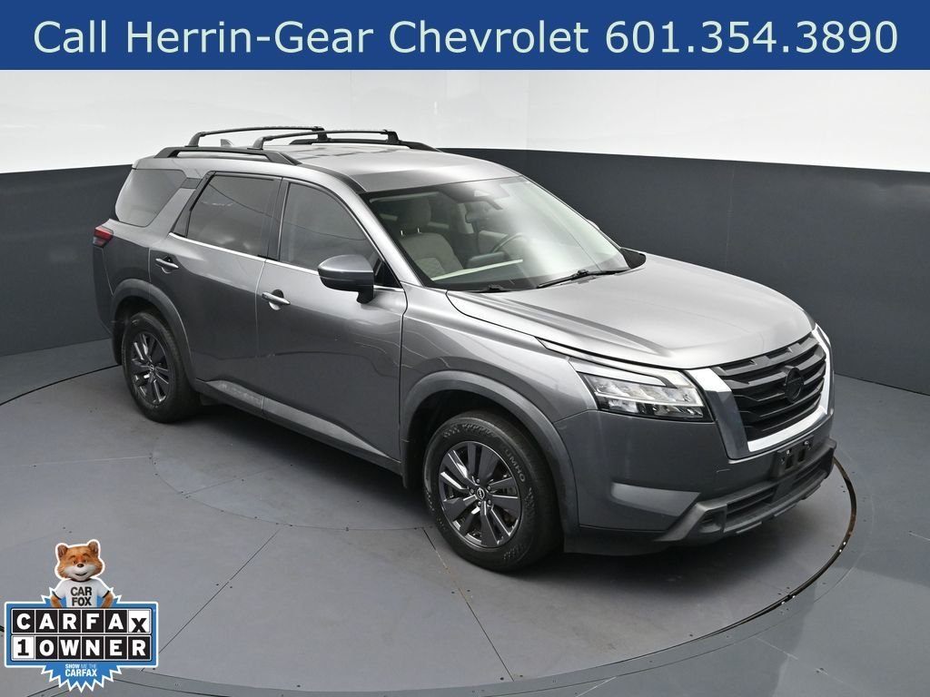 2022 Nissan Pathfinder SV