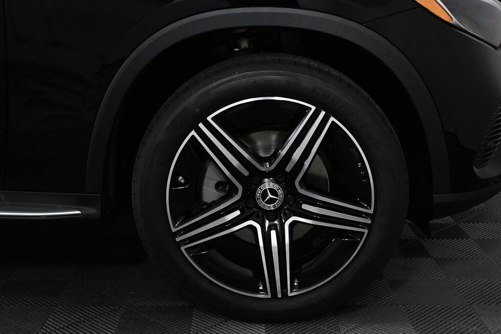 New 2027 Black Mercedes-Benz GLC 300 image 36