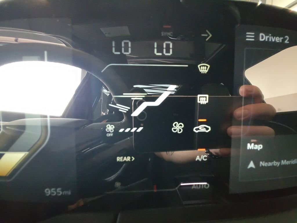 Used 2027 White Kia X-Pro SX-Prestige image 17
