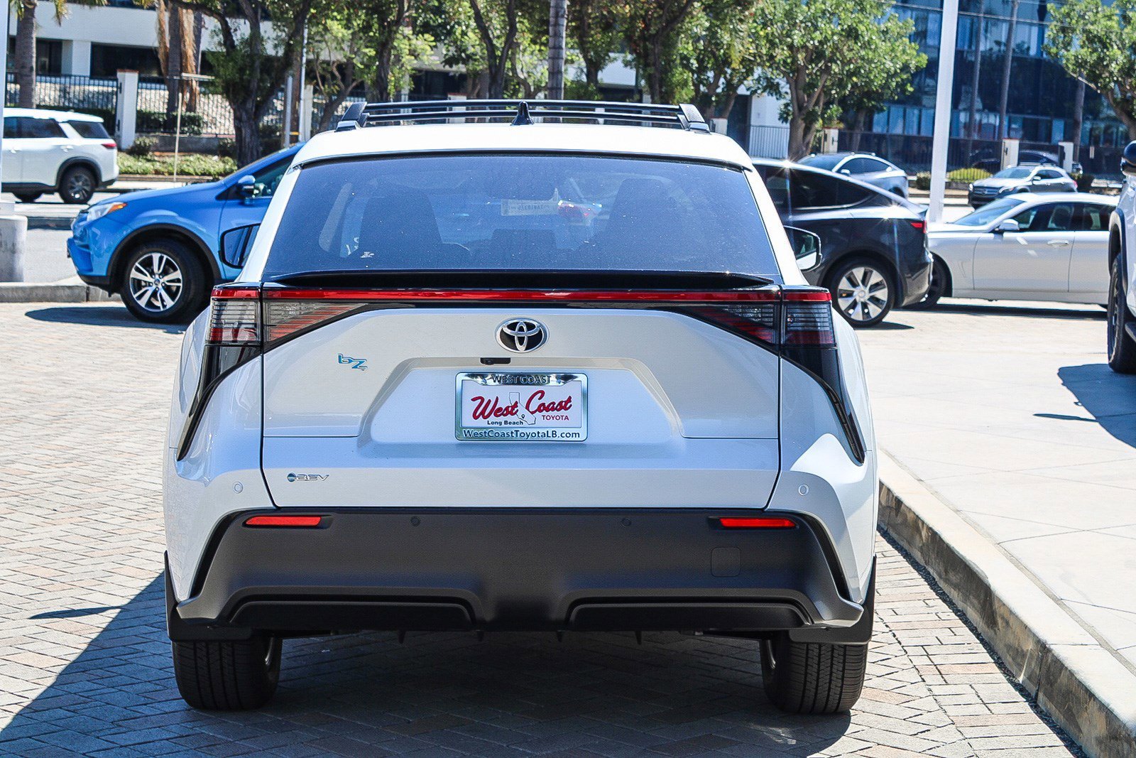 New 2026 Wind Chill Pearl <sup>1</sup> Toyota  XLE image 7